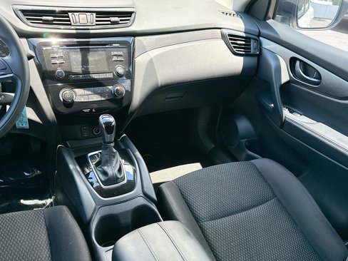 Certified 2017 Nissan Rogue Sport S image 21