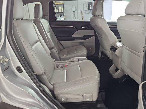 Used 2014 Toyota Highlander Limited image 29