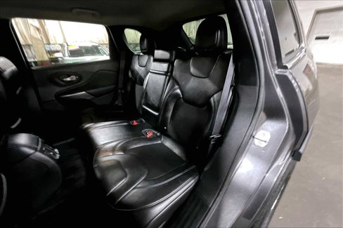 Used 2019 Jeep Cherokee Latitude Plus w/ Cold Weather Group image 20