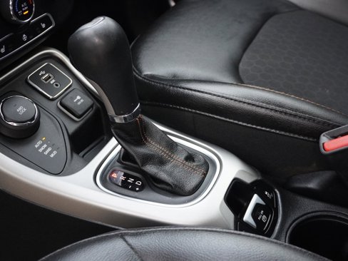 Used 2018 Jeep Compass Latitude w/ Cold Weather Group image 44