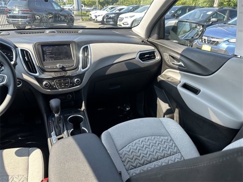 Used 2023 Chevrolet Equinox LT w/ Driver Convenience Package image 17