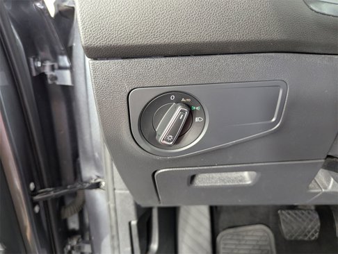 Used 2022 Volkswagen Tiguan SE image 19