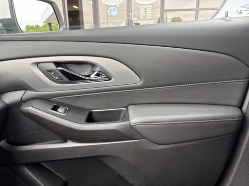 Used 2022 Chevrolet Traverse LT image 25