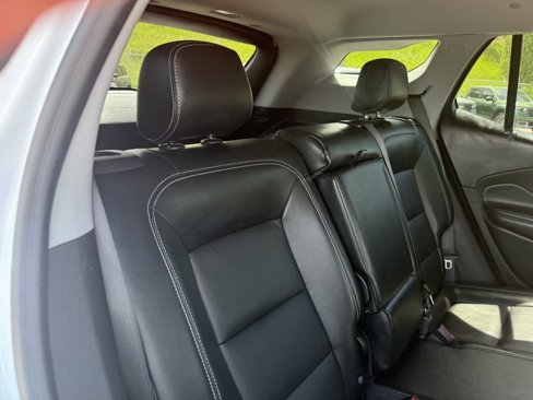 Used 2023 GMC Terrain SLT image 23
