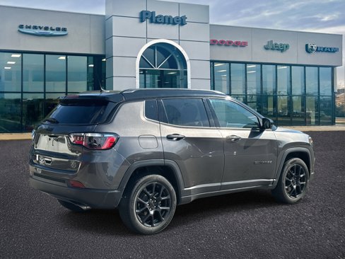Used 2022 Jeep Compass Latitude w/ Sun and Sound Group image 2