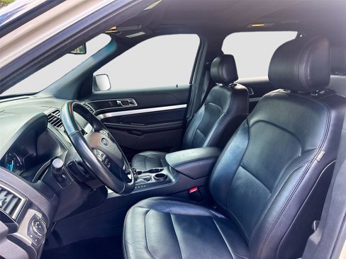 Used 2017 Ford Explorer XLT w/ Equipment Group 202A image 23
