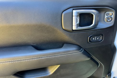 Used 2022 Jeep Wrangler Unlimited Sahara image 11