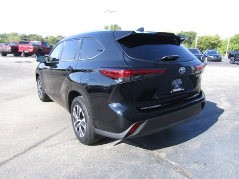 Used 2021 Toyota Highlander XLE image 5