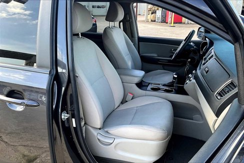 Used 2020 Kia Sedona LX image 8