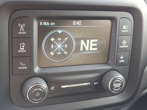 Used 2016 Jeep Renegade Latitude w/ Popular Equipment Group image 17