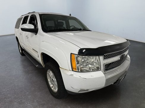 Used 2010 Chevrolet Suburban LT image 1
