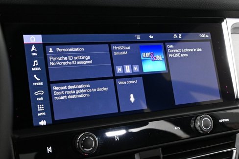 Certified 2022 Porsche Macan image 14