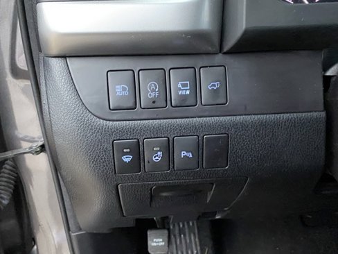 Used 2017 Toyota Highlander Limited image 10