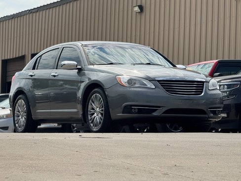 Used 2011 Chrysler 200 Limited image 5