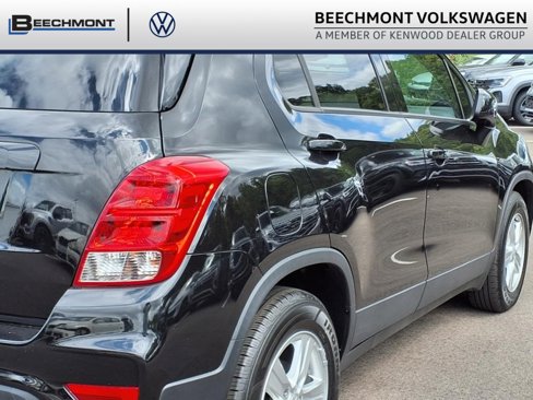 Used 2022 Chevrolet Trax LS w/ Tint and Cruise Package image 25