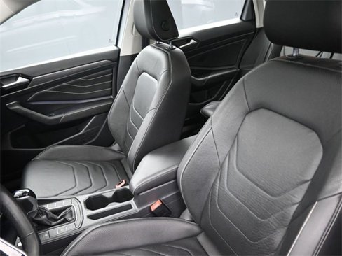 Certified 2022 Volkswagen Jetta SEL image 9