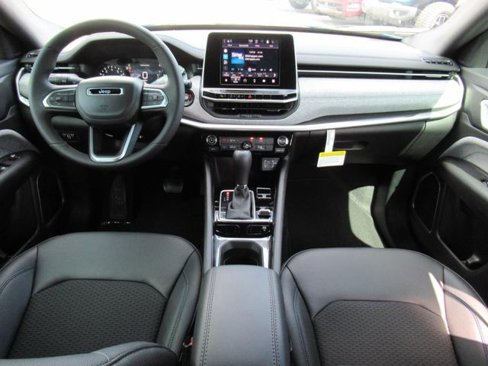 New 2025 Jeep Compass Latitude w/ Mopar Graphics Package image 12