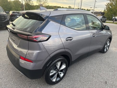 Used 2023 Chevrolet Bolt EUV LT w/ Convenience Package image 6