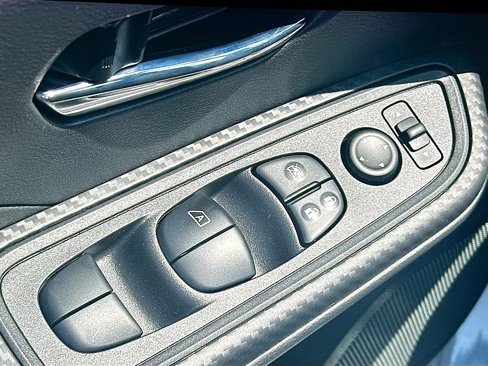 New 2025 Nissan Versa SV image 7