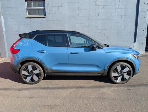 Used 2023 Volvo XC40 Recharge Ultimate image 2
