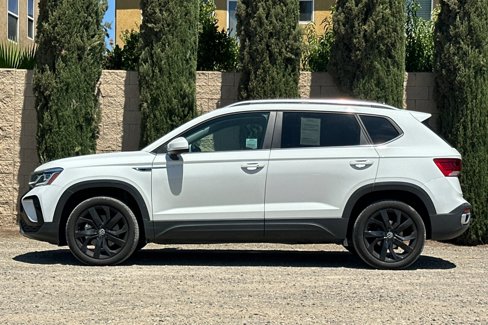 Used 2022 Volkswagen Taos SEL w/ Panoramic Sunroof Package image 7
