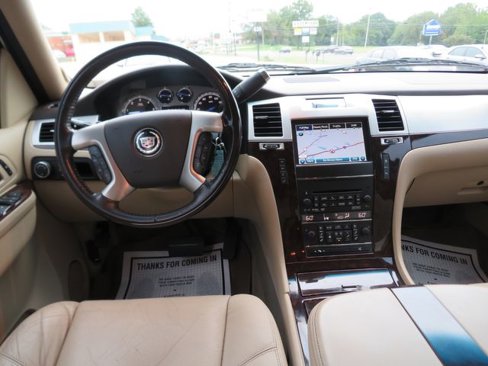Used 2011 Cadillac Escalade ESV Premium image 23