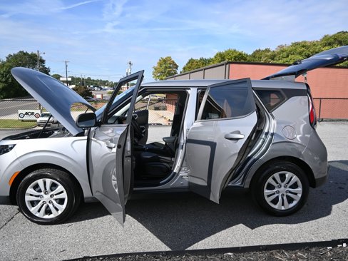 Used 2023 Kia Soul LX image 18