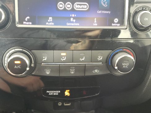 Used 2018 Nissan Rogue S image 22
