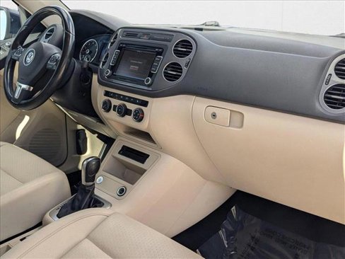 Used 2014 Volkswagen Tiguan SE image 18