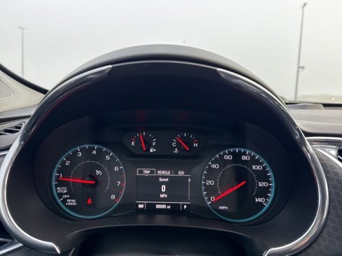 Used 2017 Chevrolet Malibu LT image 9