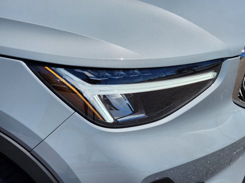 New 2025 Volvo XC40 B5 Core w/ Climate Package image 9