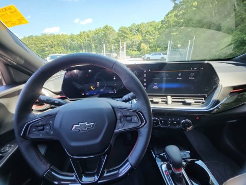 Certified 2025 Chevrolet Trax RS w/ Sunroof Package image 15