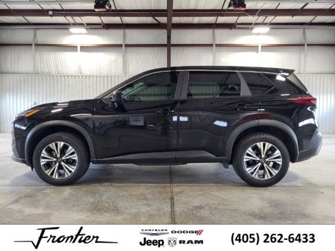 Used 2023 Nissan Rogue SV image 1