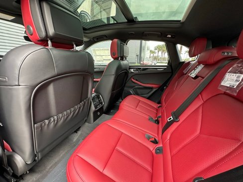 Used 2025 Porsche Macan image 29