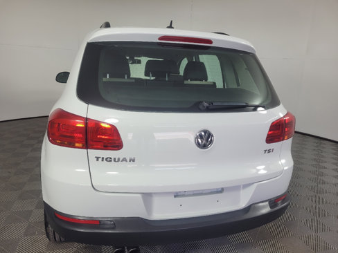 Used 2016 Volkswagen Tiguan S image 6