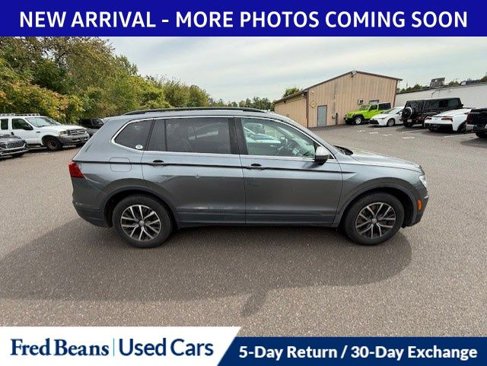 Used 2019 Volkswagen Tiguan SE w/ Panoramic Sunroof Package image 8