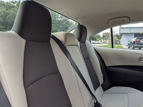 Used 2021 Toyota Corolla LE image 18