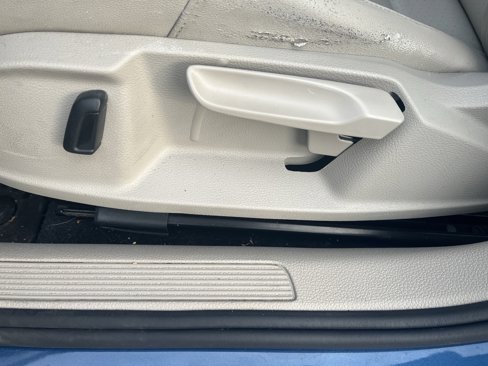 Used 2017 Volkswagen Golf Wolfsburg Edition image 30