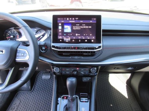 Used 2024 Jeep Compass Trailhawk image 21