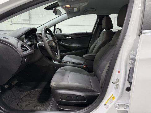 Used 2019 Chevrolet Cruze LT w/ Convenience Package image 9