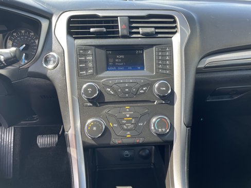 Used 2017 Ford Fusion SE w/ Equipment Group 201A image 15