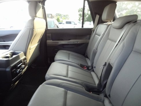 Used 2018 Ford Expedition XLT w/ Equipment Group 202A image 8