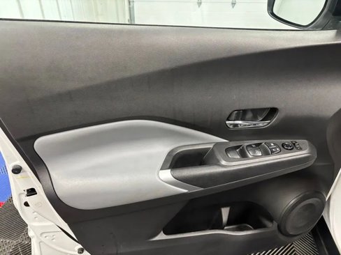 Used 2021 Nissan Kicks SR image 11
