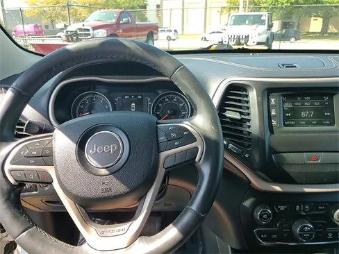 Used 2015 Jeep Cherokee Latitude w/ Comfort/Convenience Group image 27