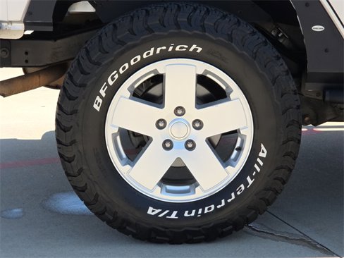 Used 2012 Jeep Wrangler Unlimited Sahara w/ Connectivity Group image 9
