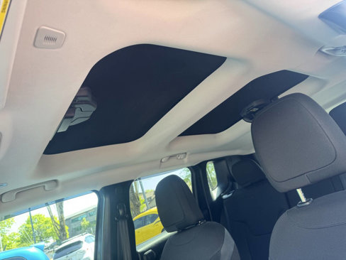 Used 2018 Jeep Renegade Altitude w/ UConnect 8.4 Nav Group image 11