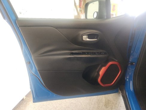 Used 2015 Jeep Renegade Trailhawk image 14