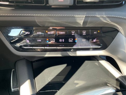Used 2022 Buick Envision Essence w/ Sport Touring Package image 9