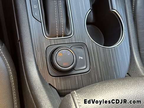 Used 2018 GMC Acadia SLT image 38