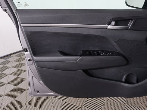 Used 2020 Hyundai Elantra SE w/ Cargo Package (C1) image 14